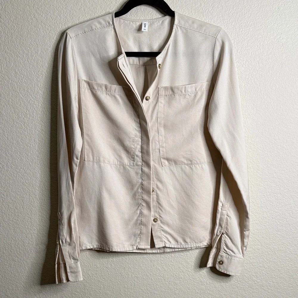 KOTN long sleeve button down big pockets blouse cream XS EUC